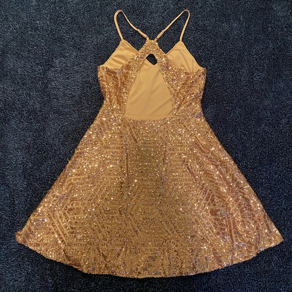 NWT Lulu’s Rose Gold Sequin Skater Dress - Picture 4 of 10